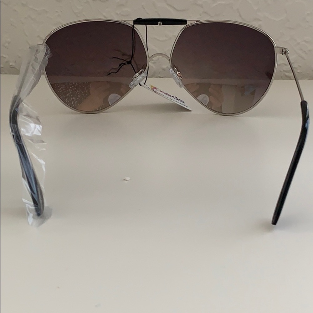 ๐ ๐ SUNGLASSES - Picture 3 of 5